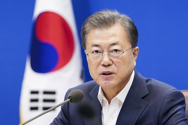 문재인 대통령이 지난 19일 청와대 본관에서 열린 제1차 비상경제회의에서 발언을 하고 있다. (청와대 제공)