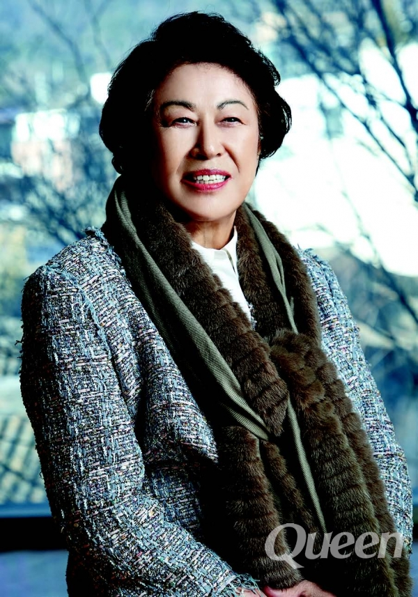 1999년 제31회 신사임당상을 받은 정희자 회장. 정 회장은 아들이 '엄마는 21세기 신사임당이야'라고 말하며 일과 가정을 완벽하게 실천한 엄마라고 생각해주는 자녀들이 있어 행복하다고 말했다.