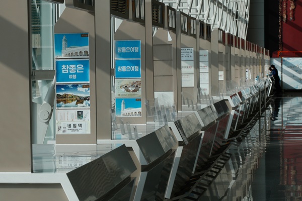 새해 첫 주말인 지난 2일 인천국제공항 1터미널 출국장의 여행사 카운터가 비어있다.