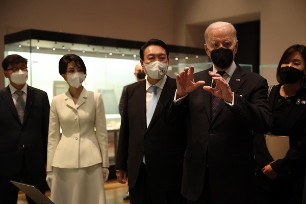 [포토] 김건희 여사 바이든 대통령 환영만찬 전 국립중앙박물관에서 인사
