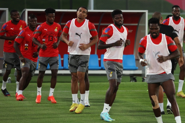 토마스 파티(오른쪽 두번째)를 비롯한 가나축구대표팀 선수들이 21일 오후(현지시간) 카타르 아스파이어 존 훈련장에서 훈련하고 있다. 2022.11.21