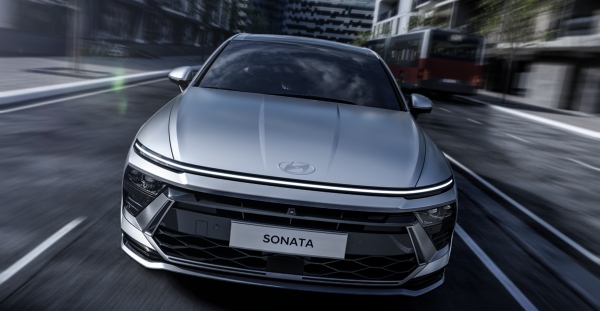 현대자동차가 27일 중형 세단 8세대 쏘나타의 풀체인지급 부분변경 모델인 ‘쏘나타 디 엣지’의 디자인을 최초로 공개했다. 2023.3.27