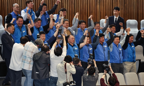 ������ 31�� ���� ���ǵ� ��ȸ���� ���� ��433ȸ��ȸ(�ӽ�ȸ) ��3�� ��ȸ�ǿ��� �����Ͽ� ���� ���� �Ϻΰ���������(���)�� ������� ���ѹα��������뵿�����ѿ��� ���տ����� �⻵�ϰ� �ִ�. 2026.3.31