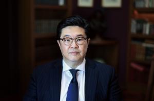 [재계 이슈] 재계의 상속자들 27 - 김병주 MBK 파트너스 회장 - 뉴스 썸네일 이미지